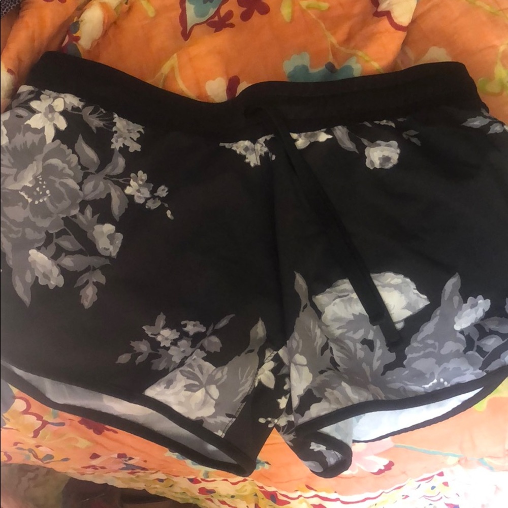 Albion Fit 🖤 floral track shorts M